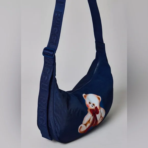 BAGGU Medium Crescent Bag - Teddy Bear Navy Blue UO Exclusive - Picture 2 of 5